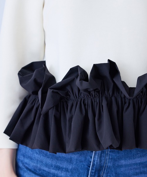 Audie a Muses(オーディアミューズ)の「裾ラッフルデザインカットソー(Tシャツ/カットソー・レディース・ブラック/グレー/オフホワイト・42/38)」の4枚目の写真