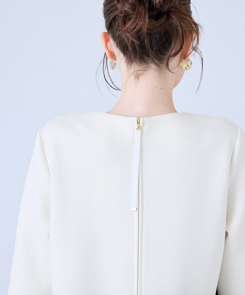 Audie a Muses(オーディアミューズ)の「裾ラッフルデザインカットソー(Tシャツ/カットソー・レディース・ブラック/グレー/オフホワイト・42/38)」の5枚目の写真