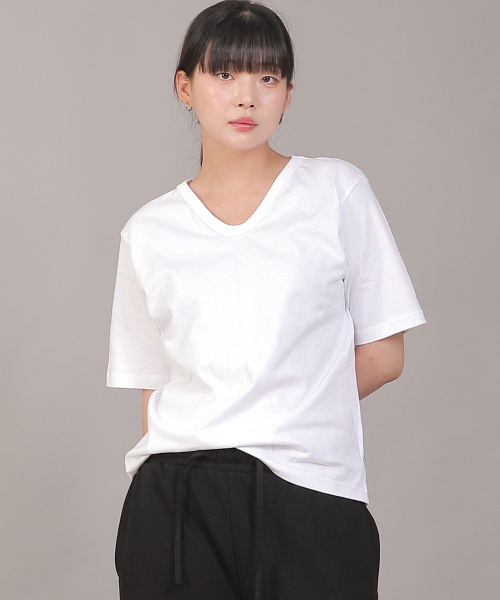 SAINTCREW(セントクルー)の「ミニマルソフトVネック半袖TシャツVSR-8A08ホワイト(Tシャツ/カットソー・レディース・その他・FREE)」の1枚目の写真