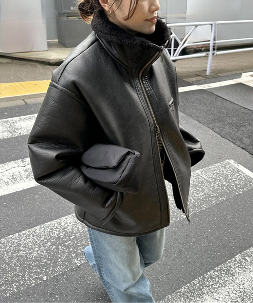 JOURNAL STANDARD(ジャーナルスタンダード)の「《WEB限定追加》フェイクレザーボアブルゾン(ライダースジャケット・レディース・ブラック/ブラウン・FREE)」の2枚目の写真