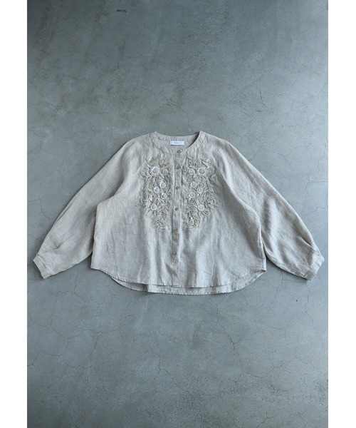 cawaii(カワイイ)の「光輝くビーズとスパンコールのボタニカル刺繍ブラウス(シャツ/ブラウス・レディース・ベージュ・FREE)」の20枚目の写真