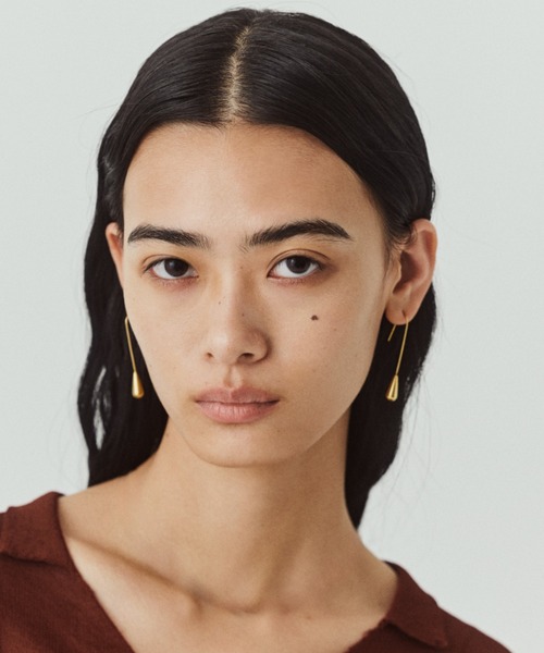kiehtova(キエトヴァ)の「【kiehtova】DEW SHAPE LONG PIERCE/デュー シェイプ ロング ピアス(ピアス(両耳用)・レディース・ゴールド/シルバー・FREE)」の2枚目の写真