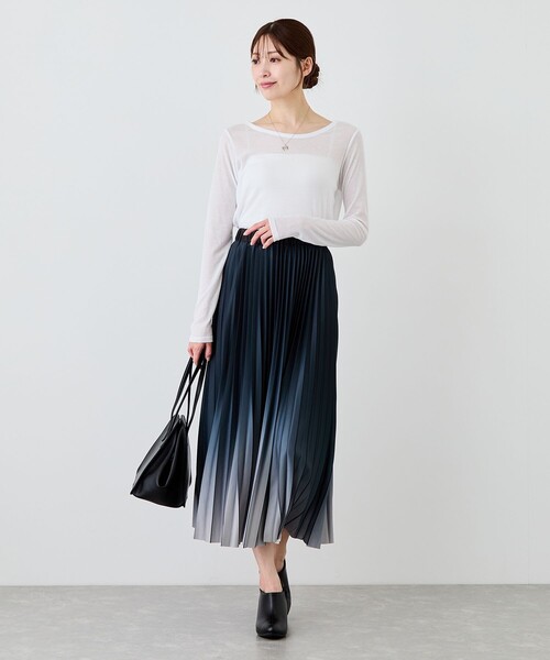 Jayro(ジャイロ)の「グラデーションプリーツニットスカート(スカート・レディース・ブルー系その他4/オレンジ系その他2/ブラック系その他・M)」の8枚目の写真