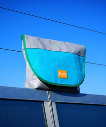 RNMS（アールエヌエムエス）の「CROSSBAG プロ SG(REDストラップ提供)（メッセンジャーバッグ）」