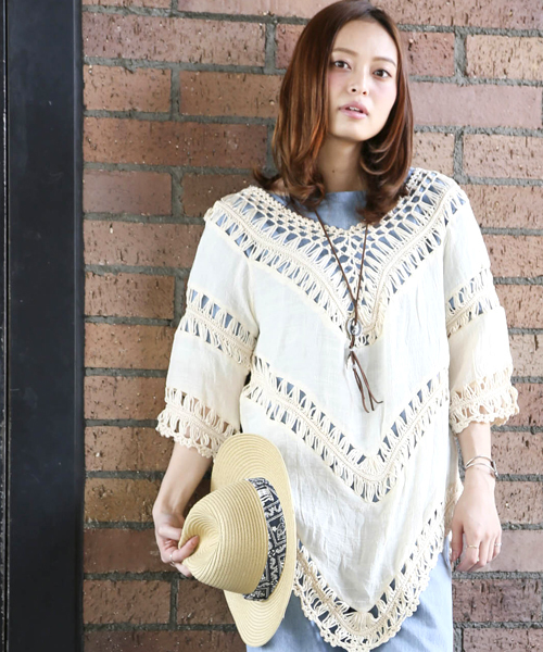 Denime(ドゥニーム)の「Vネック レーストップス(シャツ/ブラウス・レディース・ブラック/ベージュ/オフホワイト・FREE)」の11枚目の写真