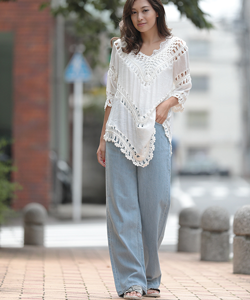 Denime(ドゥニーム)の「Vネック レーストップス(シャツ/ブラウス・レディース・ブラック/ベージュ/オフホワイト・FREE)」の20枚目の写真