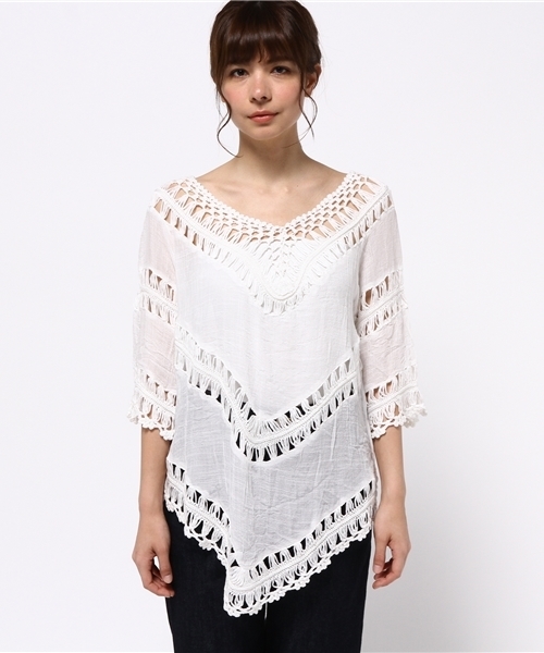 Denime(ドゥニーム)の「Vネック レーストップス(シャツ/ブラウス・レディース・ブラック/ベージュ/オフホワイト・FREE)」の4枚目の写真