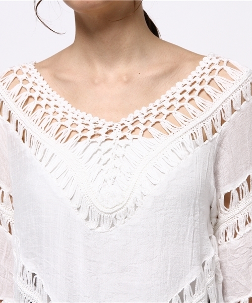 Denime(ドゥニーム)の「Vネック レーストップス(シャツ/ブラウス・レディース・ブラック/ベージュ/オフホワイト・FREE)」の7枚目の写真