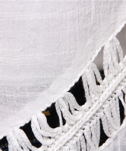 Denime(ドゥニーム)の「Vネック レーストップス(シャツ/ブラウス・レディース・ブラック/ベージュ/オフホワイト・FREE)」の10枚目の写真