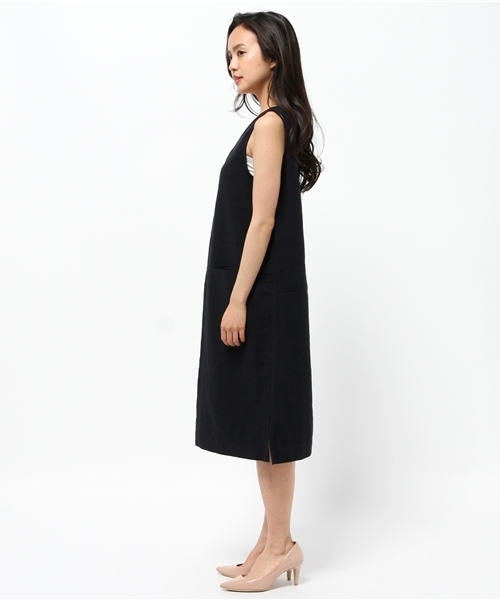 LBC（エルビーシー）の「コットンリネンノースリVネックワンピース     （ワンピース・レディース・ネイビー/オフホワイト/ライトブラウン・MEDIUM/LARGE）」の5枚目の写真