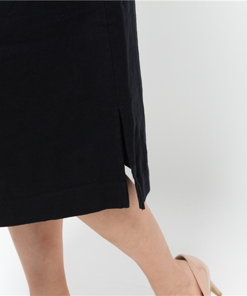 LBC（エルビーシー）の「コットンリネンノースリVネックワンピース     （ワンピース・レディース・ネイビー/オフホワイト/ライトブラウン・MEDIUM/LARGE）」の9枚目の写真