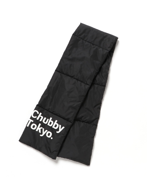 CHUBBYGANG(チャビーギャング)の「ファイバーダウンロゴマフラー(その他小物・キッズ・ブラック/ホワイト・LARGE/MEDIUM)」の3枚目の写真
