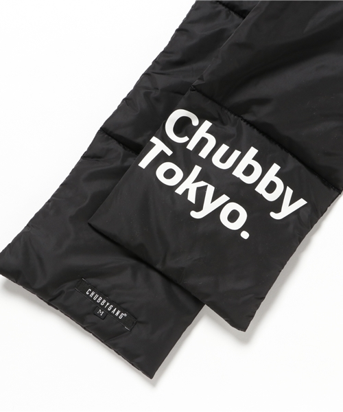 CHUBBYGANG(チャビーギャング)の「ファイバーダウンロゴマフラー(その他小物・キッズ・ブラック/ホワイト・LARGE/MEDIUM)」の4枚目の写真