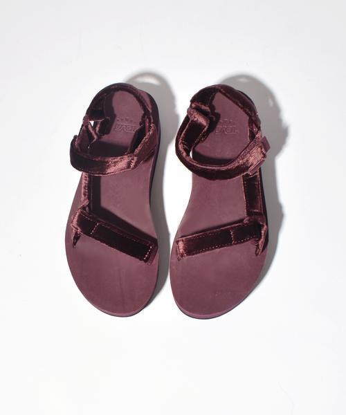 SHIPS(シップス)の「TEVA:FLATFORM UNIVERSAL VELVET◇(サンダル・レディース・パープル/マスタード・50/70/60/80)」の4枚目の写真