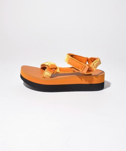 SHIPS(シップス)の「TEVA:FLATFORM UNIVERSAL VELVET◇(サンダル・レディース・パープル/マスタード・50/70/60/80)」の5枚目の写真