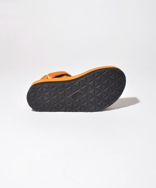 SHIPS(シップス)の「TEVA:FLATFORM UNIVERSAL VELVET◇(サンダル・レディース・パープル/マスタード・50/70/60/80)」の7枚目の写真