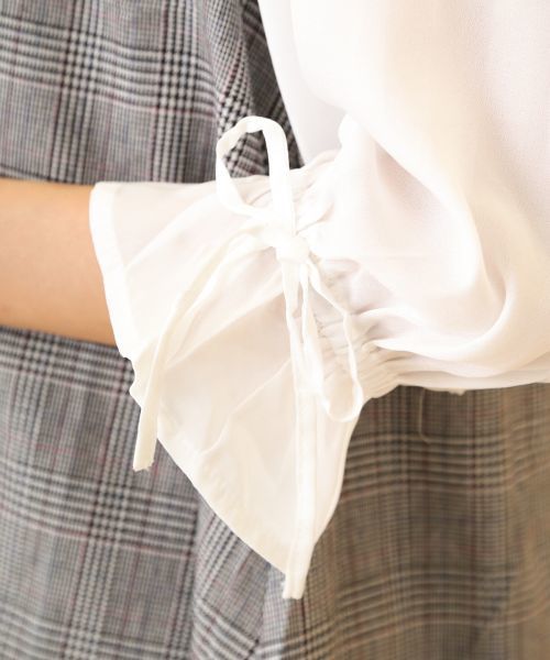 OLIVE des OLIVE（オリーブデオリーブ）の「キャンディースリーブ衿付きワンピース（ワンピース・レディース・ブラック/ブラウン・FREE）」の3枚目の写真