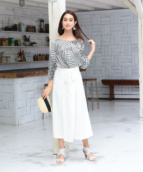 NARACAMICIE（ナラカミーチェ）の「モノトーンキカ柄プルオーバー七分袖ブラウス（シャツ/ブラウス・レディース・ブラック・SMALL/LARGE/MEDIUM）」の5枚目の写真