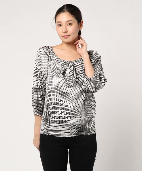 NARACAMICIE（ナラカミーチェ）の「モノトーンキカ柄プルオーバー七分袖ブラウス（シャツ/ブラウス・レディース・ブラック・SMALL/LARGE/MEDIUM）」の4枚目の写真