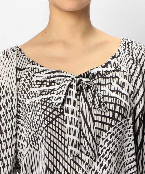 NARACAMICIE（ナラカミーチェ）の「モノトーンキカ柄プルオーバー七分袖ブラウス（シャツ/ブラウス・レディース・ブラック・SMALL/LARGE/MEDIUM）」の14枚目の写真