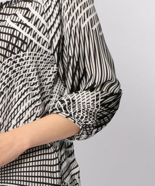 NARACAMICIE（ナラカミーチェ）の「モノトーンキカ柄プルオーバー七分袖ブラウス（シャツ/ブラウス・レディース・ブラック・SMALL/LARGE/MEDIUM）」の11枚目の写真