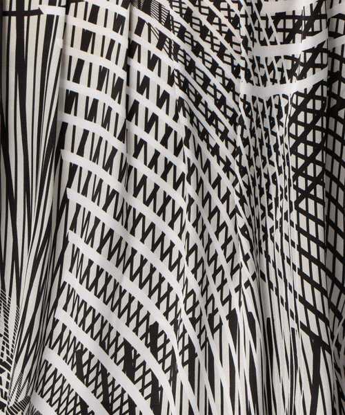 NARACAMICIE（ナラカミーチェ）の「モノトーンキカ柄プルオーバー七分袖ブラウス（シャツ/ブラウス・レディース・ブラック・SMALL/LARGE/MEDIUM）」の10枚目の写真