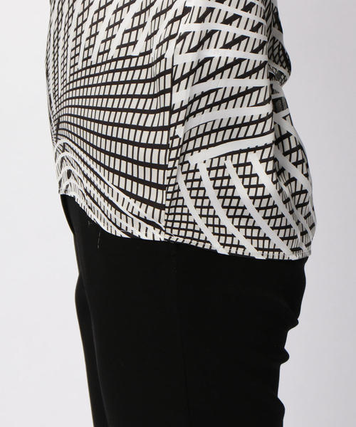 NARACAMICIE（ナラカミーチェ）の「モノトーンキカ柄プルオーバー七分袖ブラウス（シャツ/ブラウス・レディース・ブラック・SMALL/LARGE/MEDIUM）」の8枚目の写真