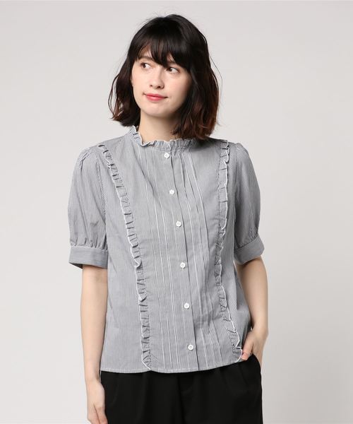 archives(アルシーヴ)の「ピンタックフリル半袖ブラウス(シャツ/ブラウス・レディース・オフホワイト/ホワイト×ブラック/ホワイト×ネイビー・MEDIUM)」の6枚目の写真