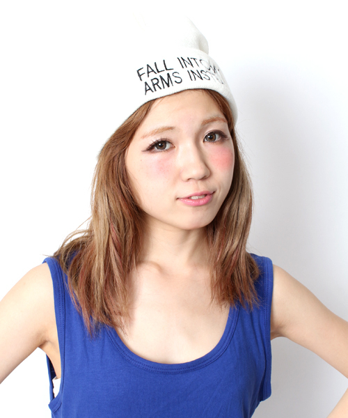 WEGO（ウィゴー）の「WEGO/ロゴ刺繍ニットキャップ（ニットキャップ/ビーニー・レディース・ホワイト/ブラック/ライム/パープル/イエロー/レッド/オレンジ・FREE）」の2枚目の写真