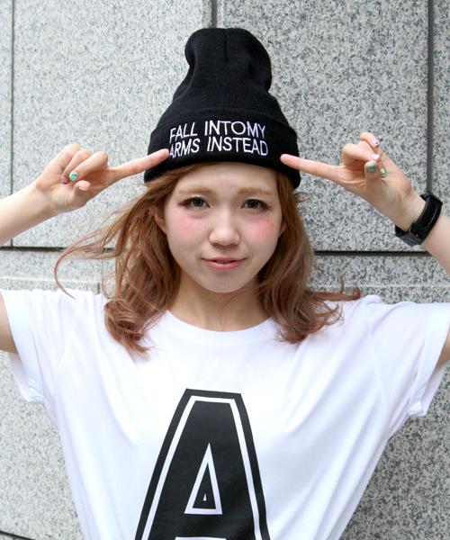 WEGO（ウィゴー）の「WEGO/ロゴ刺繍ニットキャップ（ニットキャップ/ビーニー・レディース・ホワイト/ブラック/ライム/パープル/イエロー/レッド/オレンジ・FREE）」の3枚目の写真