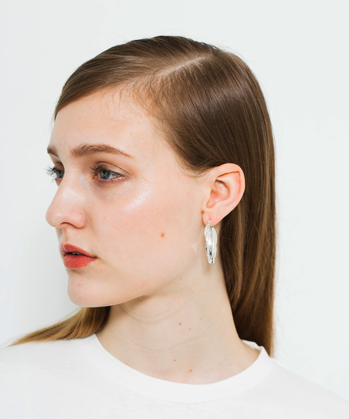 NINE（ナイン）の「【NINE】ツイストフープピアス（ピアス（両耳用）・レディース・シルバー/ゴールド・FREE）」の5枚目の写真