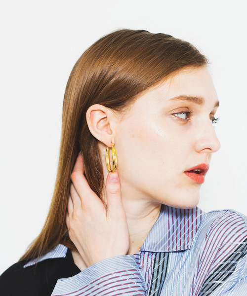 NINE（ナイン）の「【NINE】ツイストフープピアス（ピアス（両耳用）・レディース・シルバー/ゴールド・FREE）」の6枚目の写真