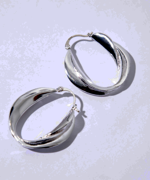 NINE（ナイン）の「【NINE】ツイストフープピアス（ピアス（両耳用）・レディース・シルバー/ゴールド・FREE）」の9枚目の写真