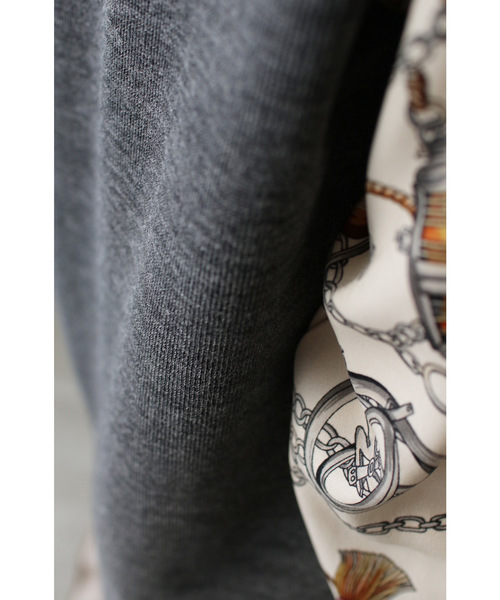 cawaii（カワイイ）の「エレガントなスカーフ柄トップス（オフホワイト）（Tシャツ/カットソー・レディース・オフホワイト・FREE）」の5枚目の写真