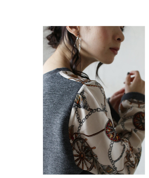 cawaii（カワイイ）の「エレガントなスカーフ柄トップス（オフホワイト）（Tシャツ/カットソー・レディース・オフホワイト・FREE）」の11枚目の写真