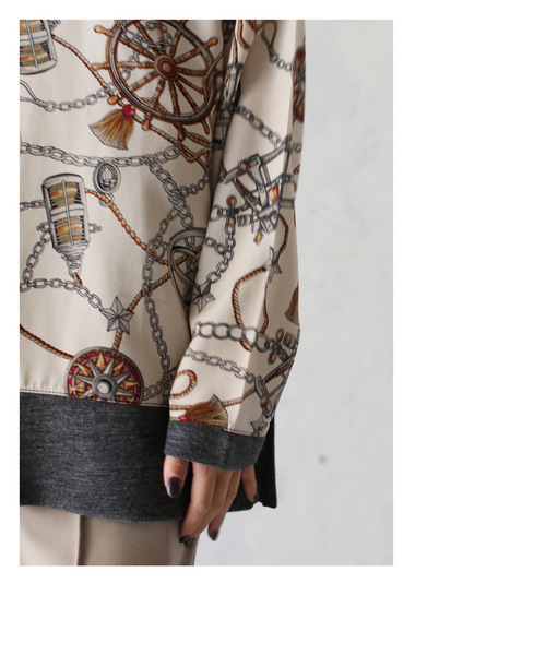 cawaii（カワイイ）の「エレガントなスカーフ柄トップス（オフホワイト）（Tシャツ/カットソー・レディース・オフホワイト・FREE）」の6枚目の写真