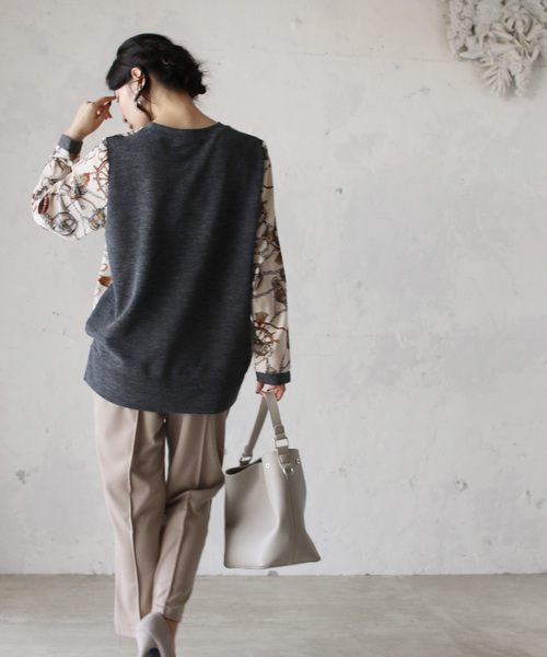 cawaii（カワイイ）の「エレガントなスカーフ柄トップス（オフホワイト）（Tシャツ/カットソー・レディース・オフホワイト・FREE）」の3枚目の写真