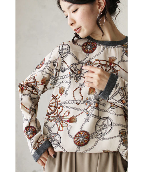 cawaii（カワイイ）の「エレガントなスカーフ柄トップス（オフホワイト）（Tシャツ/カットソー・レディース・オフホワイト・FREE）」の9枚目の写真