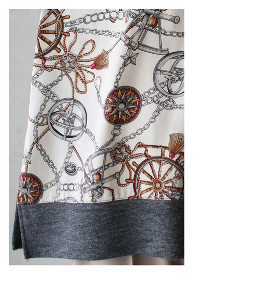 cawaii（カワイイ）の「エレガントなスカーフ柄トップス（オフホワイト）（Tシャツ/カットソー・レディース・オフホワイト・FREE）」の21枚目の写真