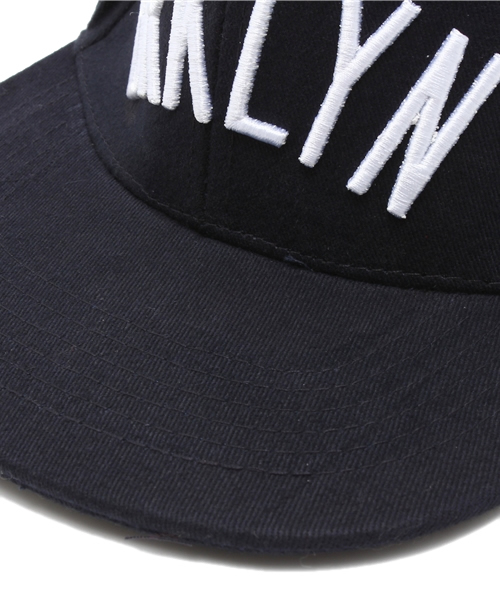 WEGO(ウィゴー)の「WEGO/BRKLYNロゴBBキャップ(キャップ・メンズ・ホワイト/ブラック/ネイビー・FREE)」の4枚目の写真