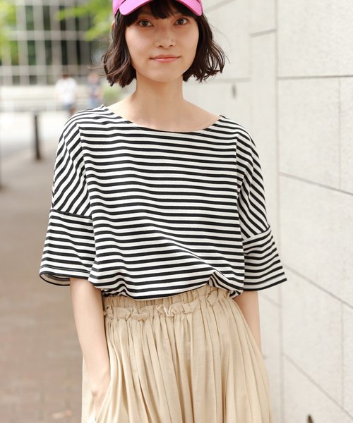 LAKOLE(ラコレ)の「カラフルボーダーワイドプルオーバー / LAKOLE(Tシャツ/カットソー・レディース・ブラック/グレー/ピンク/ブルー/グリーン・SMALL/MEDIUM)」の2枚目の写真