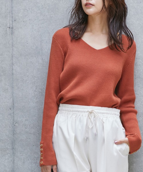Chaco closet(チャコ クローゼット)の「コットンVネックリブボタンデザインニット(ニット/セーター・レディース・ブラック/グレー/カーキ/アイボリー/モカ/ダークベージュ/テラコッタ/ラベンダー/サックスブルー・S/M/L)」の6枚目の写真