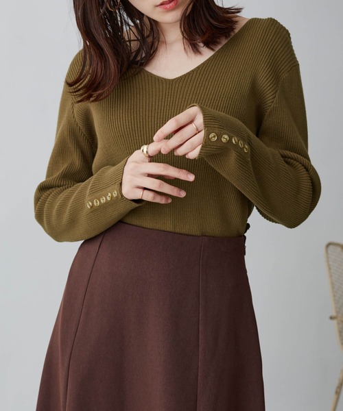 Chaco closet(チャコ クローゼット)の「コットンVネックリブボタンデザインニット(ニット/セーター・レディース・ブラック/グレー/カーキ/アイボリー/モカ/ダークベージュ/テラコッタ/ラベンダー/サックスブルー・S/M/L)」の15枚目の写真