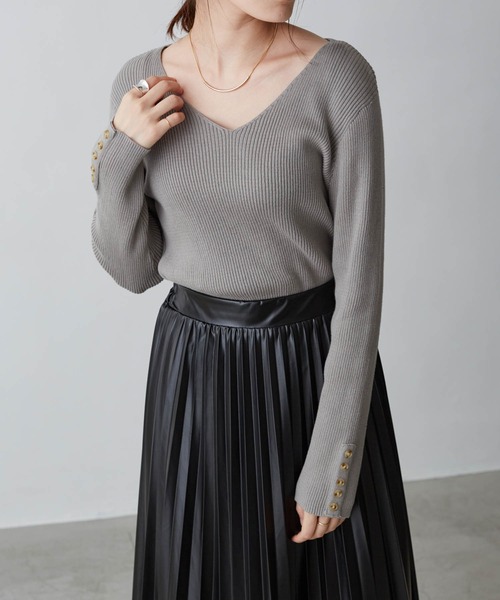 Chaco closet(チャコ クローゼット)の「コットンVネックリブボタンデザインニット(ニット/セーター・レディース・ブラック/グレー/カーキ/アイボリー/モカ/ダークベージュ/テラコッタ/ラベンダー/サックスブルー・S/M/L)」の13枚目の写真