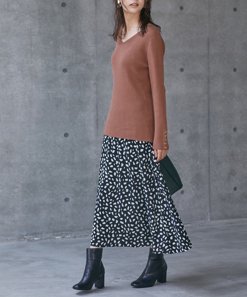 Chaco closet(チャコ クローゼット)の「コットンVネックリブボタンデザインニット(ニット/セーター・レディース・ブラック/グレー/カーキ/アイボリー/モカ/ダークベージュ/テラコッタ/ラベンダー/サックスブルー・S/M/L)」の19枚目の写真