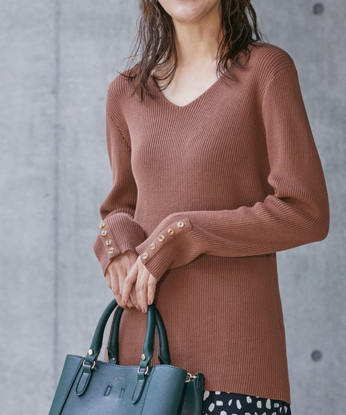 Chaco closet(チャコ クローゼット)の「コットンVネックリブボタンデザインニット(ニット/セーター・レディース・ブラック/グレー/カーキ/アイボリー/モカ/ダークベージュ/テラコッタ/ラベンダー/サックスブルー・S/M/L)」の18枚目の写真