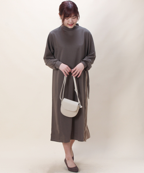ASTORIA ODIER(アストリアオディール)の「サイドプリーツ カットワンピース(ワンピース・レディース・ブラック/ベージュ/ブラウン/オレンジ・MEDIUM)」の14枚目の写真
