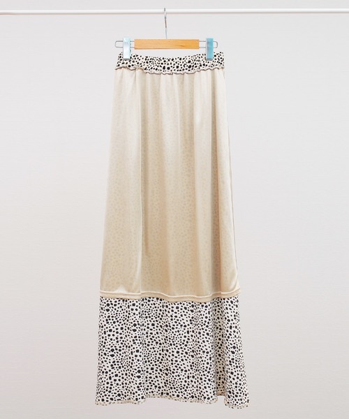 reca（レカ）の「ダルメシアン柄 ロングフレアスカート（スカート・レディース・ベージュ/ブラック・M）」の9枚目の写真
