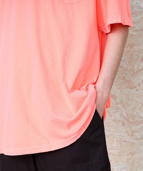 comfort colors(コンフォートカラーズ)の「【 COMFORT COLORS / コンフォート カラーズ 】 6.1オンス ガーメントダイTシャツ 1717(Tシャツ/カットソー・メンズ・ライトブルー/ライトグリーン/グレー/ホワイト/ピンク/オレンジ/ブラック/ブルー/パープル/マスタード/カーキ/ダークグリーン/バイオレット・LARGE/MEDIUM/SMALL/X-LARGE)」の22枚目の写真