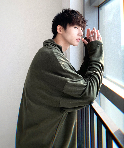 neos（ネオス）の「【neos -addictive design-】ビッグシルエット オフタートル カットソー（Tシャツ/カットソー・メンズ・ホワイト/ブラック/ブラウン/グレー/カーキ/キャメル/チャコール/ベージュ/グレー系その他/ワインレッド・FREE）」の13枚目の写真